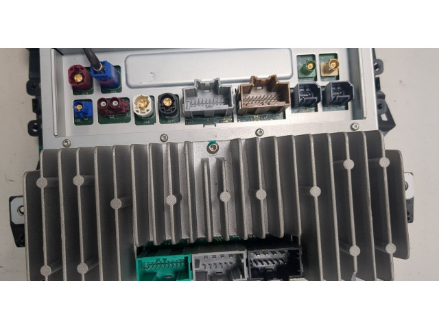 Дисплей мультимедиа Tesla Model S