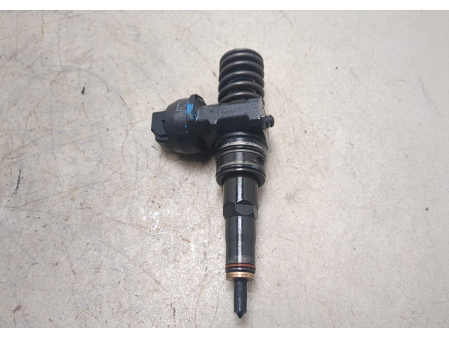 Форсунка топливная  Skoda Roomster 2006-2015    038130073AG     