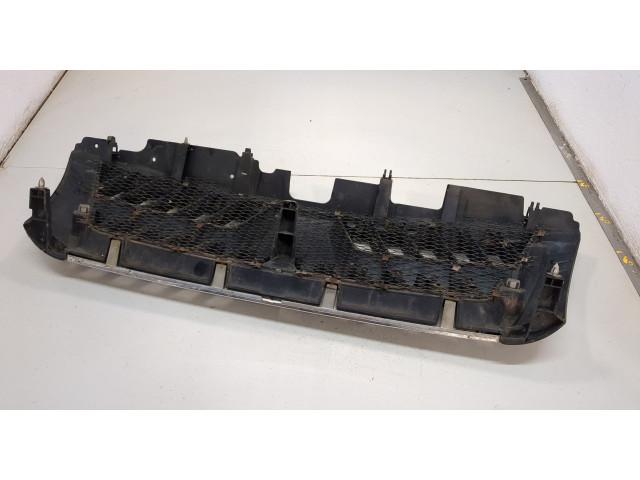 Решетка радиатора Mitsubishi Pajero / Montero 2000-2006