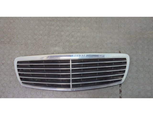 Решетка радиатора  Mercedes E W211 2002-2009          