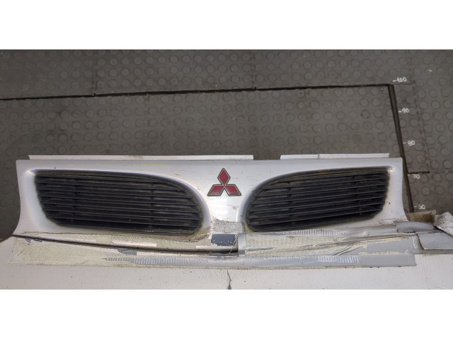 Бампер  Mitsubishi Carisma передний   