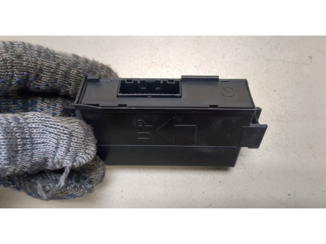 Блок комфорта  Mazda 6 (GJ) 2018-      KD45675U103  