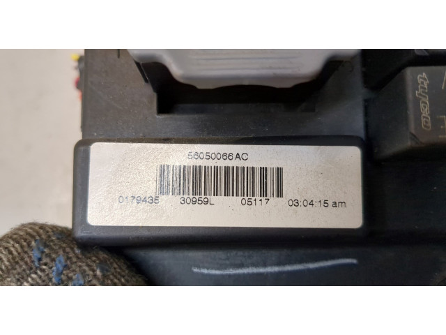 Блок предохранителей Jeep Grand Cherokee 2004-2010 56050066ac