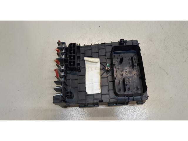 Блок предохранителей Audi Q3 2011-2014