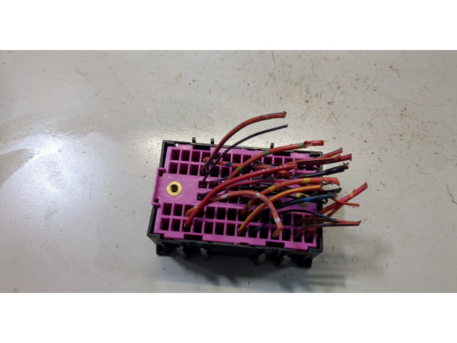 Блок предохранителей Volkswagen Transporter 5 2003-2009