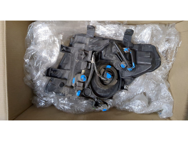 Фара передняя Nissan Pathfinder 2004-2014 правая