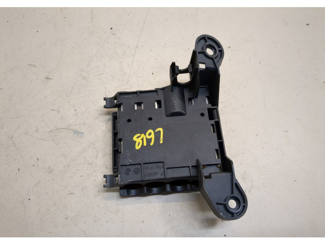 Блок предохранителей  Audi A6 (C7) 2011-2018      4G0937517   