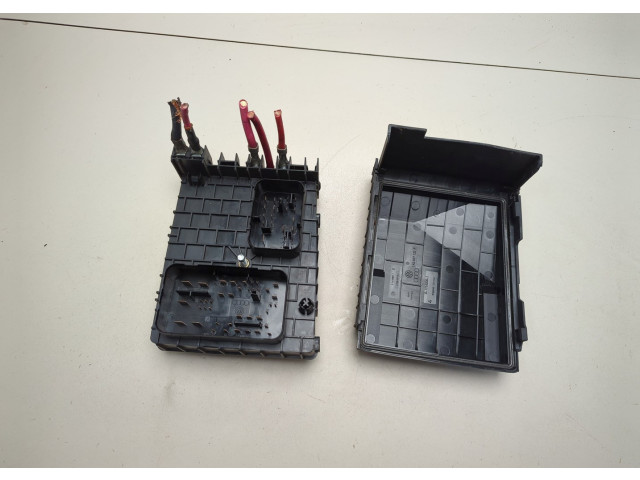 Блок предохранителей Volkswagen Golf 5 2003-2009