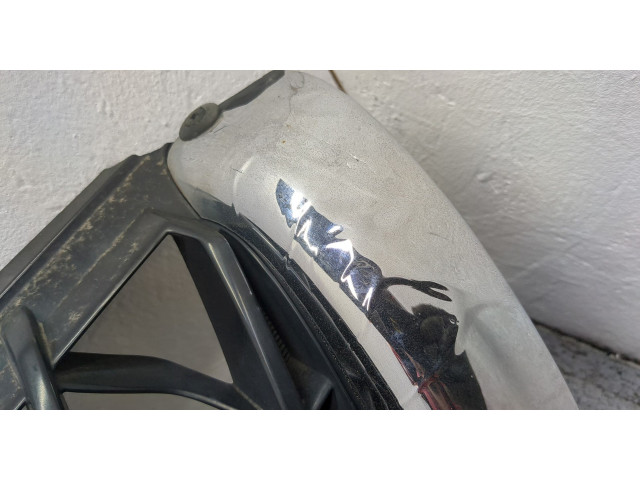 Решетка радиатора Mitsubishi Montero Sport / Pajero Sport 1996-2008 MR478595