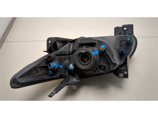 Фара передняя Mazda MPV 1999-2006 правая