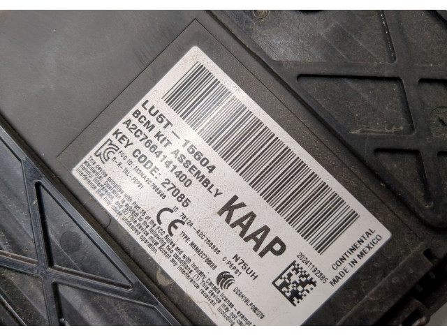 Блок предохранителей  Ford Explorer 2019-2025      LU5T15604   