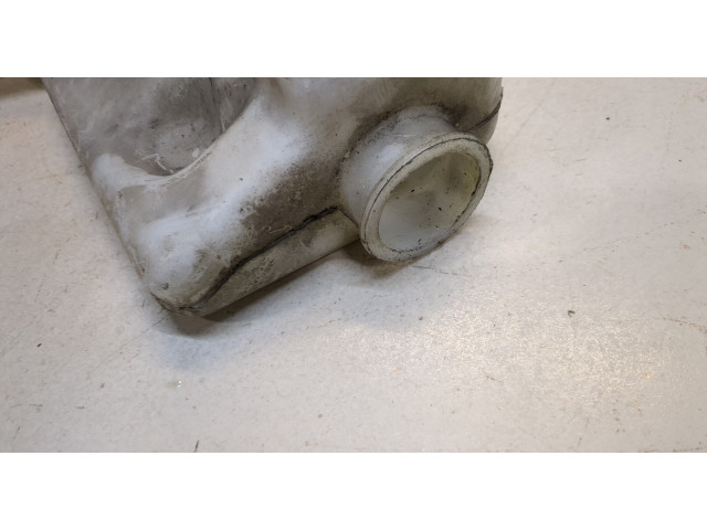 Бачок расширительный Mitsubishi Carisma