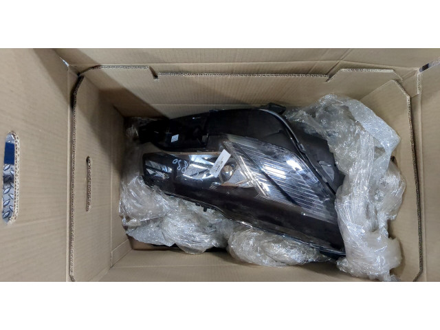 Фара передняя  Peugeot 3008 2020- правая 