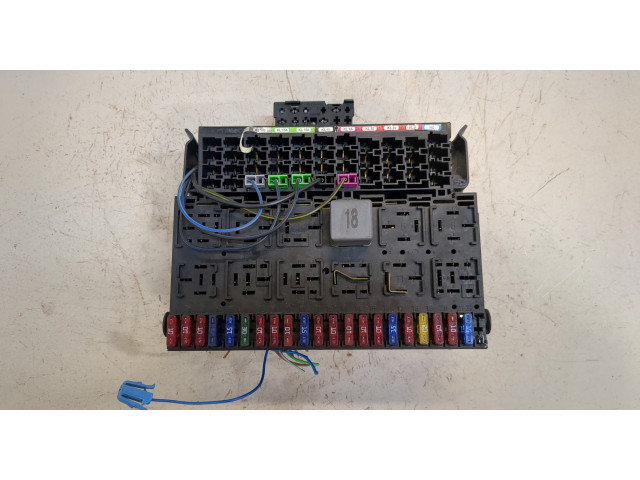 Блок предохранителей  Volkswagen Transporter 4 1991-2003         