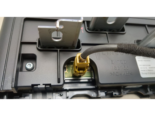 Дисплей бортового компьютера  Lincoln Corsair 2019-2023 LJ7T18B955FC       