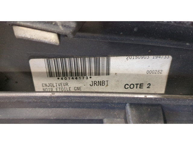 Решетка радиатора  Renault Scenic 2012-2016          