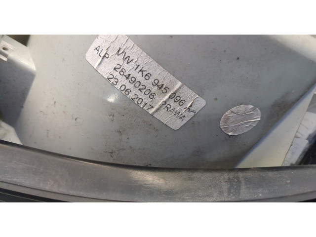 Задний фонарь 1K6945096AA