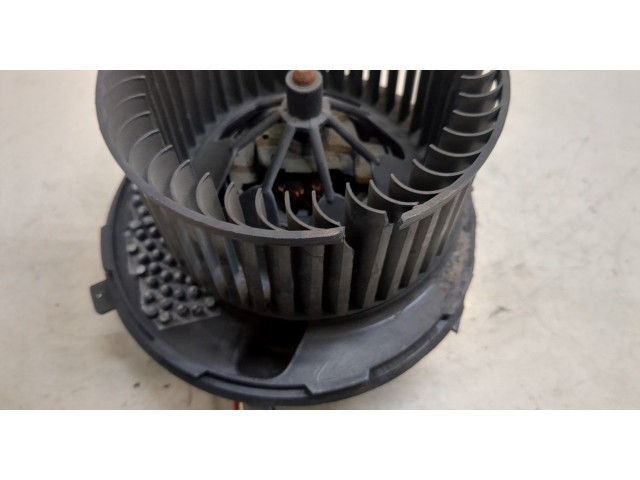 Моторчик печки Skoda Yeti 2009-2018