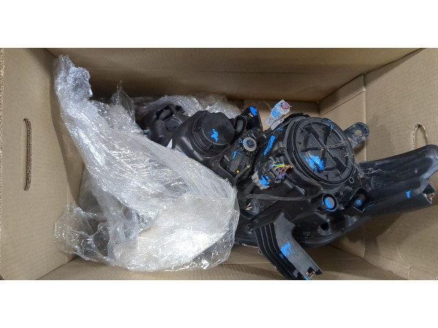 Фара передняя Mitsubishi Outlander 2012-2021 правая