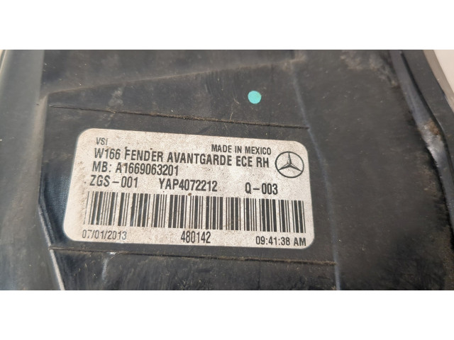 Задний фонарь A1669063201