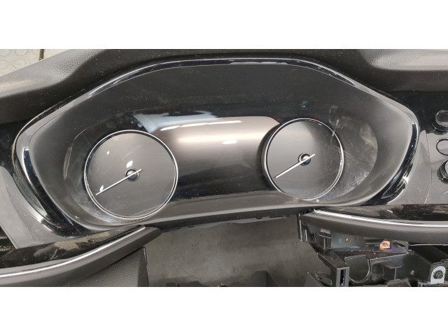 Дисплей бортового компьютера  Buick Envision 2020-2025        