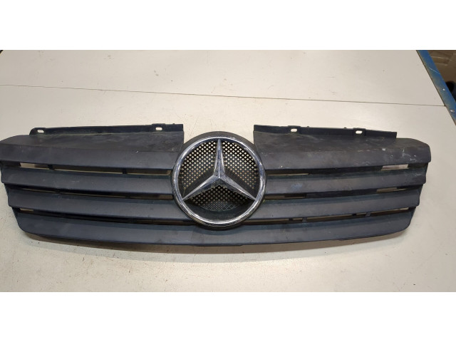 Решетка радиатора  Mercedes Vaneo          