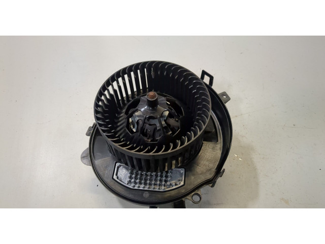 Моторчик печки  Volkswagen Passat 8 2015-        