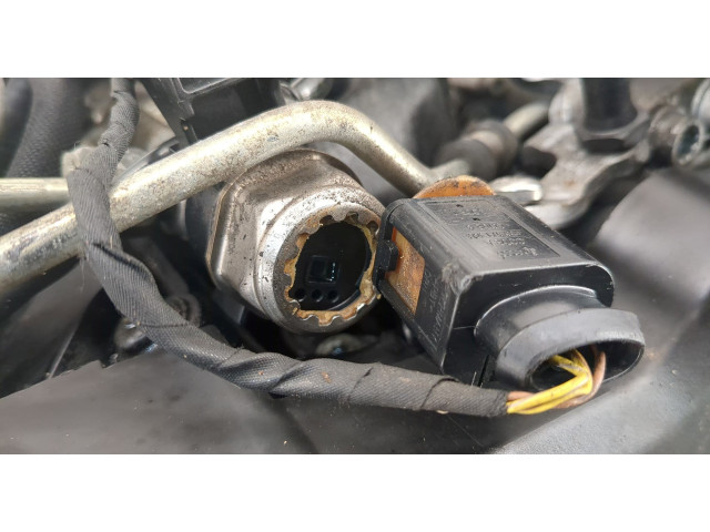 Форсунка топливная Volkswagen Golf Plus 03L130277S