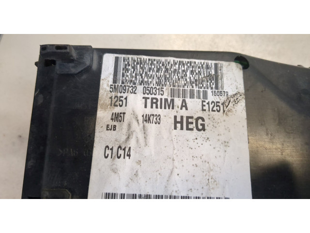 Блок предохранителей  Ford Focus 2 2005-2008      4M5T14K733HEG   