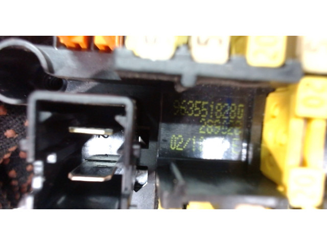 Блок предохранителей Citroen Berlingo 1997-2002 9635518280 1.9