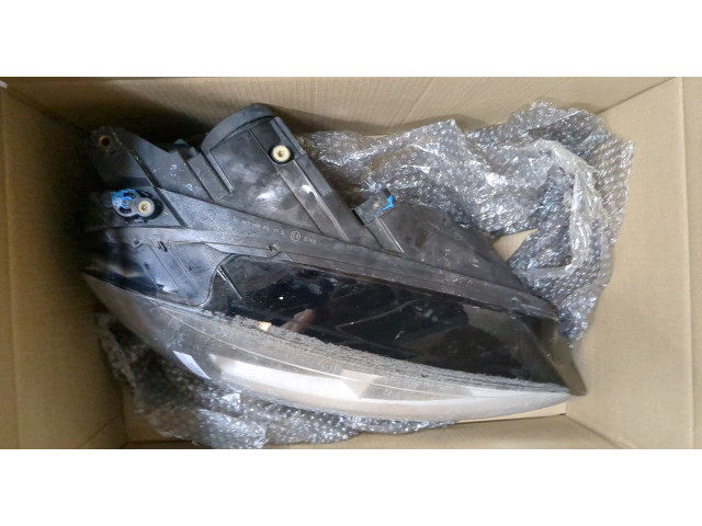 Фара передняя  Volkswagen Golf 7 2012-2020 правая 