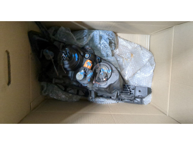 Фара передняя Mazda 3 (BK) 2003-2009 левая