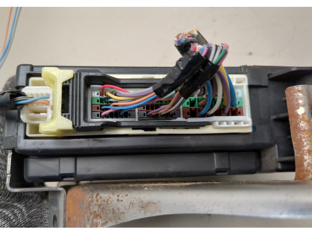 Блок предохранителей  Toyota Sequoia 2008-         