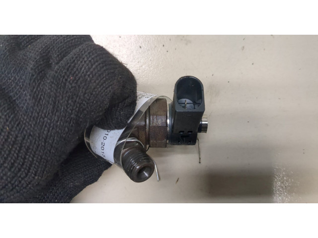 Форсунка топливная  Volkswagen Passat 7 2010-2015 Европа    0445110369     