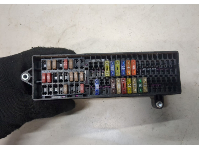 Блок предохранителей Volkswagen Caddy 2004-2010 1.9