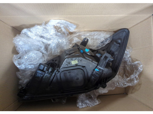 Фара передняя  Ford Focus 2 2008-2011 правая 