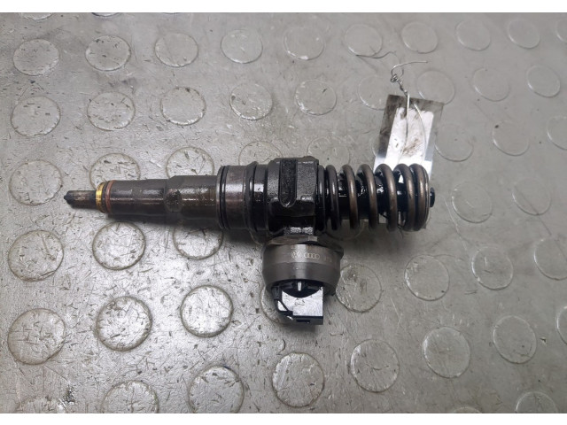 Форсунка топливная Volkswagen Golf 5 2003-2009 038130073BR