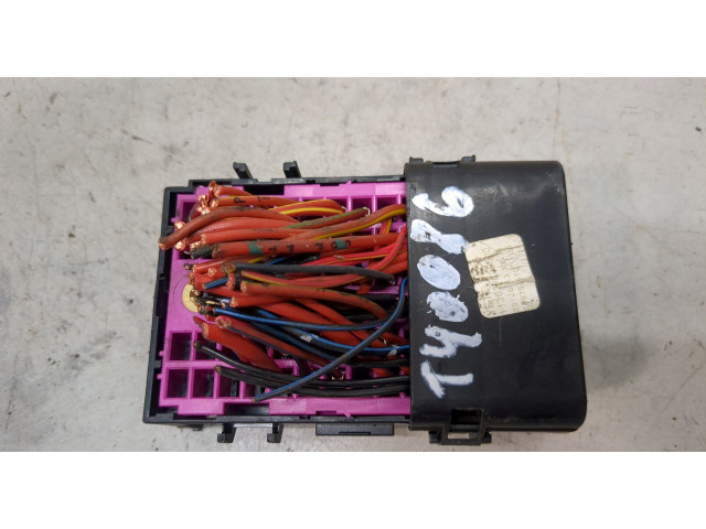 Блок предохранителей Skoda Yeti 2009-2014 7H0937617