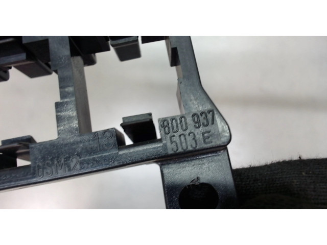 Блок предохранителей  Volkswagen Passat 5 2000-2005      8D093703E   5  1.9