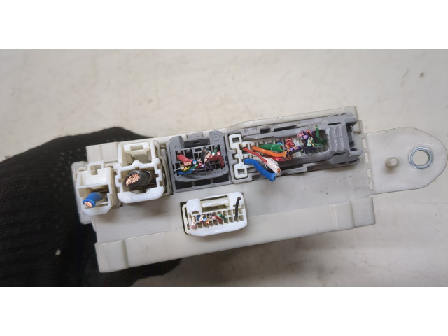 Блок предохранителей  Lexus LS460 2006-2012          4.6