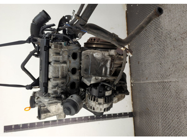 Форсунка топливная  Skoda Rapid 2012-2020    03E906031C     