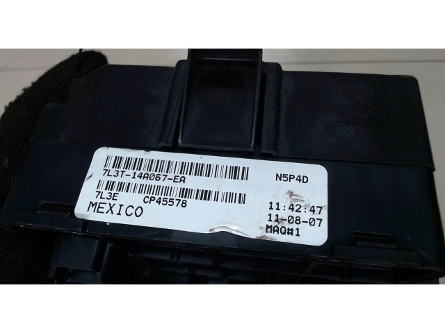 Блок предохранителей Nissan Rogue 2007-2013 7L3T14A067EA 2.5