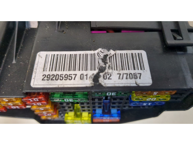 Блок предохранителей Volkswagen Passat 6 2005-2010