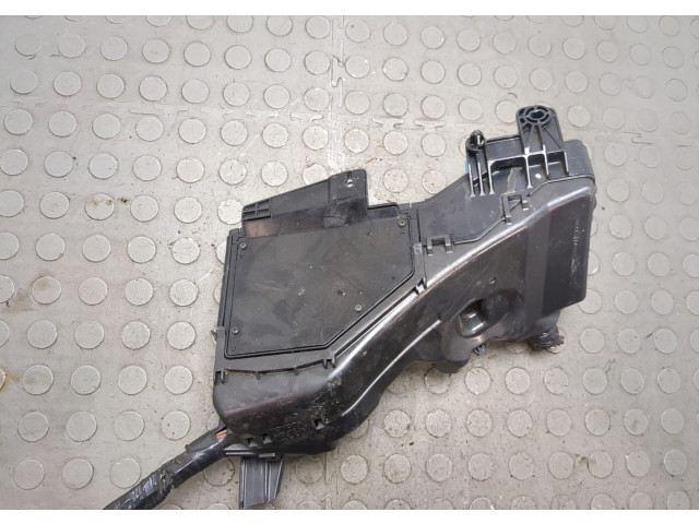 Блок предохранителей  Toyota Camry V40 2006-2011         