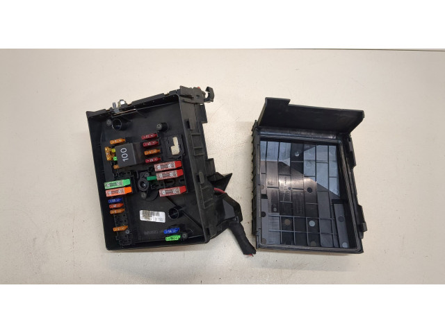 Блок предохранителей Skoda Octavia (A5) 2004-2013