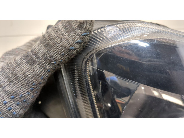 Фара передняя Skoda Yeti 2013-2018 правая