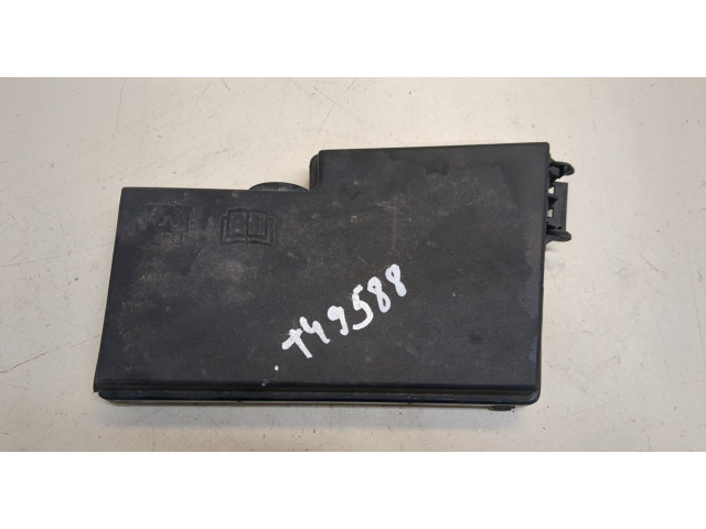 Крышка блока предохранителей  Ford Focus 2 2008-2011      3M5R14A076AE   