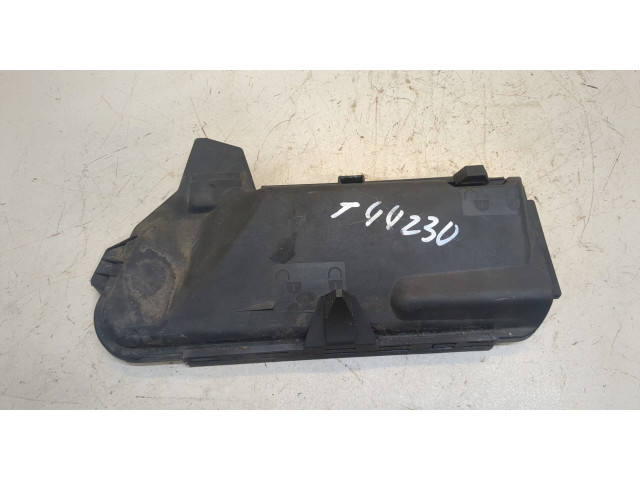 Крышка блока предохранителей  Mercedes CLS C219 2004-2010      2115400582   