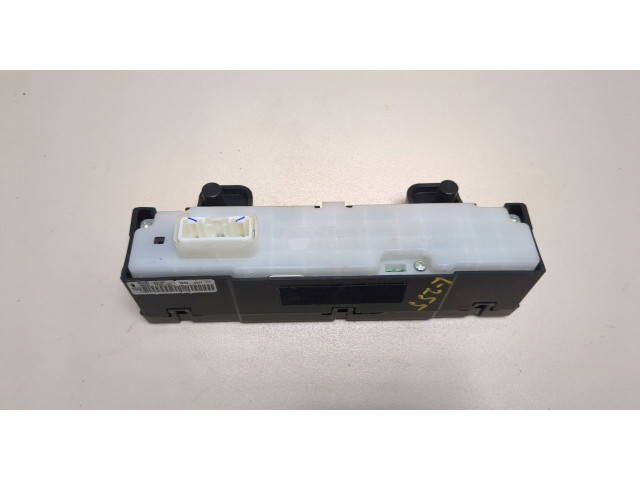 Дисплей бортового компьютера Toyota Sequoia 2008-