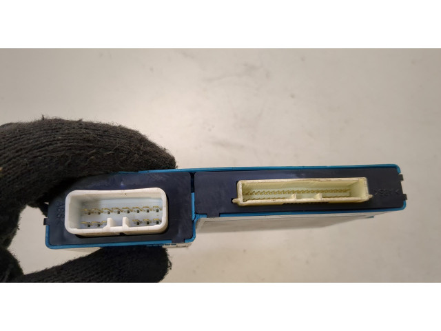 Блок комфорта  Toyota Yaris 2005-2011      8930052013  